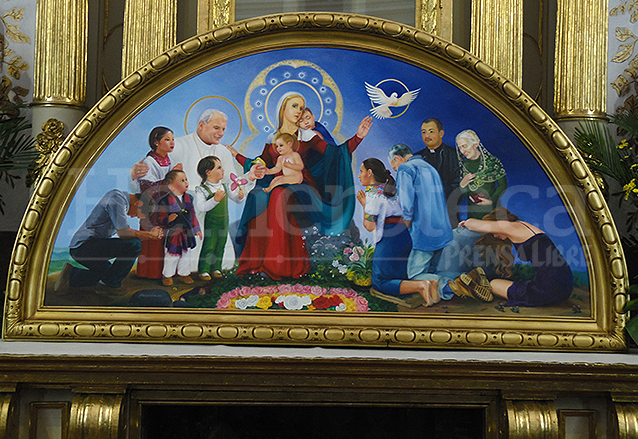 Pintura que representa a la Virgen del Socorro idealizada, aparece el papa San Juan Pablo II, pintado en 2015. (Foto: Néstor Galicia)