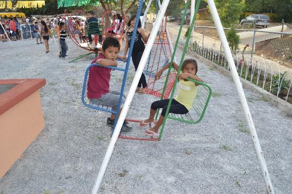 La aldea San Jorge cuenta ahora con un parque de recreación infantil.