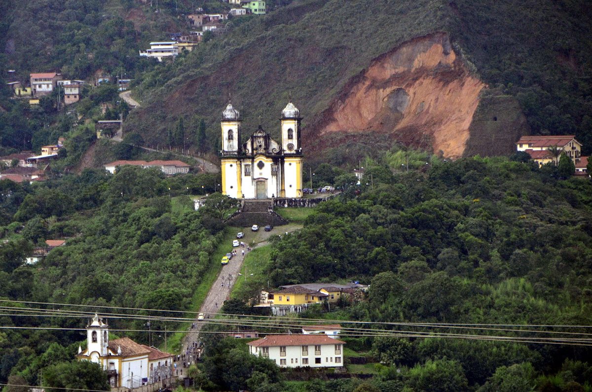 Panorámica del poblado de Ouro Preto, Minas Gerais, el tercer estado brasileño en declarar calamidad financiera. (Foto Prensa Libre: EFE)
