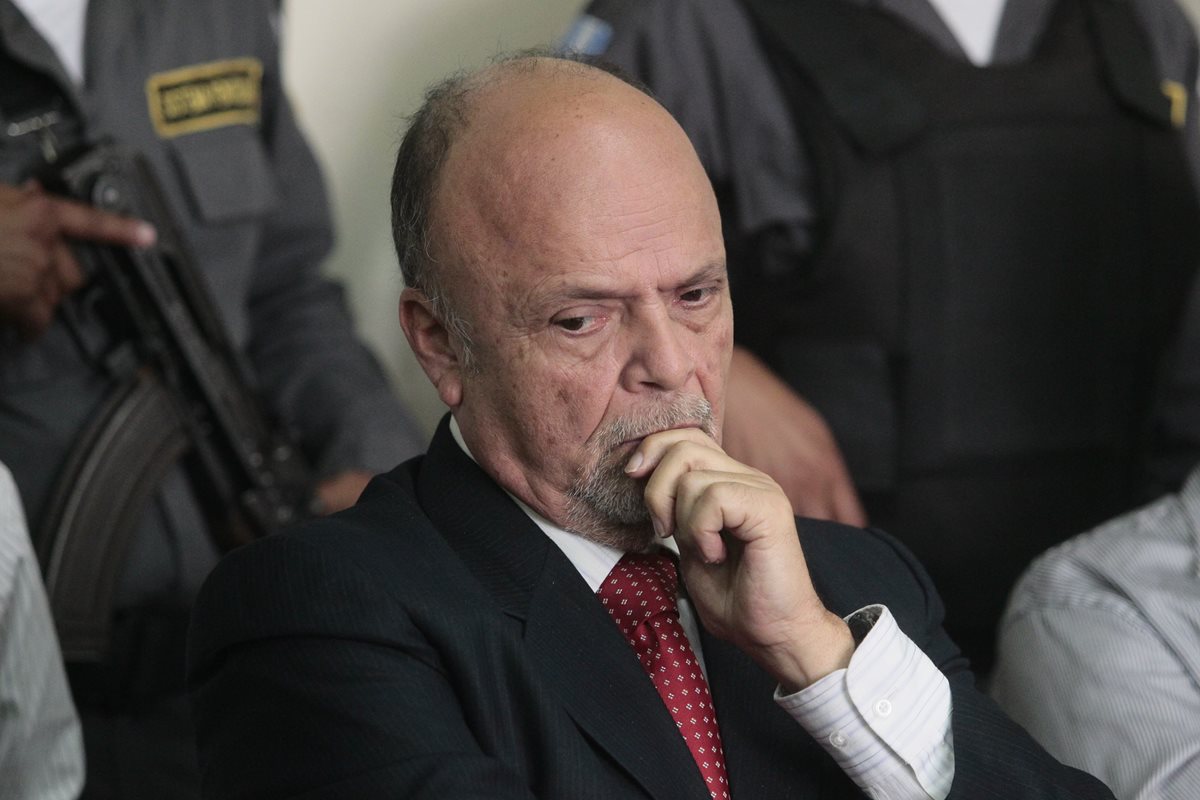 El exministro de Gobernación, Raúl Velásquez, fue ligado a proceso. (Foto Prensa Libre: Hemeroteca PL)
