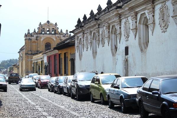 Delincuencia afecta al turismo en Antigua Guatemala,  ya que es   a visitantes a quienes más les roban automotores. (Foto Prensa Libre: Miguel López)