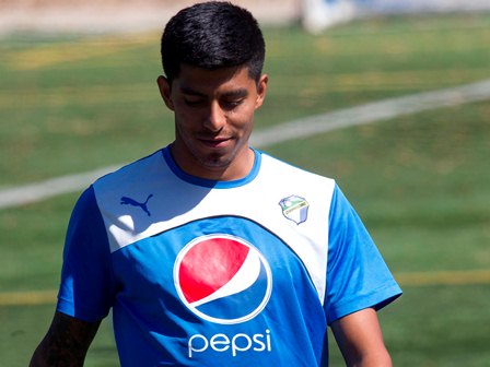 Moisés Hernández podría jugar este miércoles con los cremas en el juego contra Suchi. (Foto Prensa Libre: Norvin Mendoza).