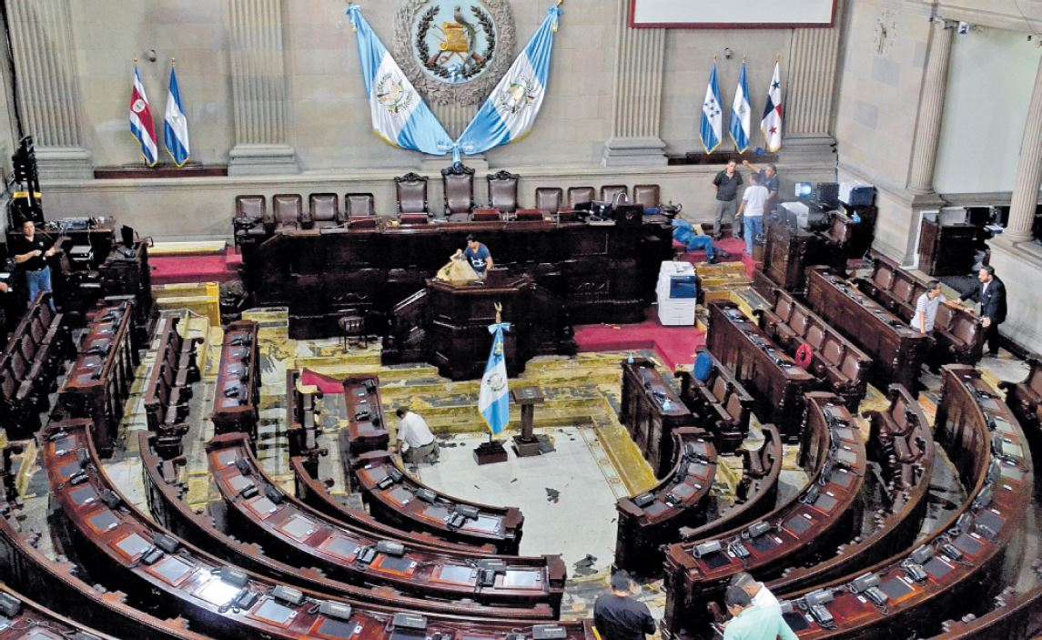 La planilla de asesores, viajes y reparaciones a edificios del Congreso crecería en el 2019 si se aprueba el presupuesto. (Foto Prensa Libre: Cortesía José Castro)