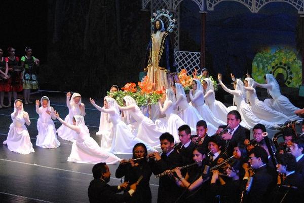 Procesión de la Virgen de Concepción, Ballet y Banda Municipal, presentada por la Escuela Municipal de Danza Clásica, en el Sala del Gran Teatro Nacional, en agosto. (Foto Prensa Libre: Archivo)