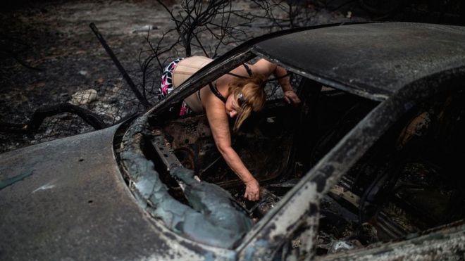 Al menos 60 personas han muertos debido a los feroces incendios forestales que azotan a Grecia desde este lunes. GETTY IMAGES