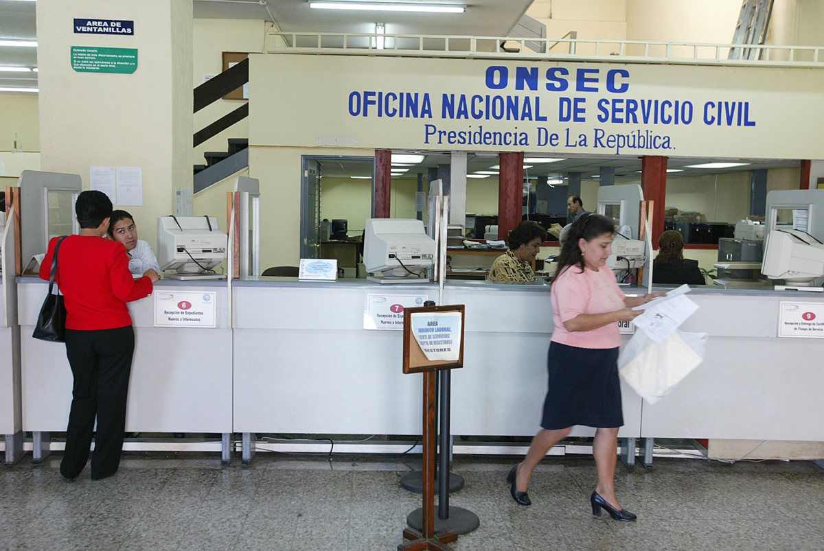 La Onsec es la entidad encargada de regularizar los contratos del Estado. (Foto Prensa Libre: Hemeroteca PL)