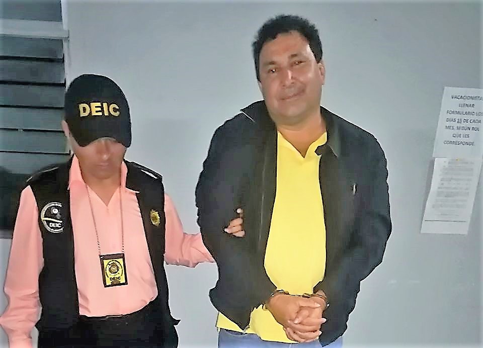Gustavo Adolfo Soto Osorio, contador de seis firmas de Arnoldo Medrano, exjefe edil de Chinautla, fue detenido en una parada de buses de San Miguel Petapa.