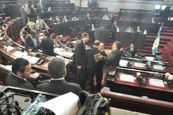 Diputados conversan antes de la sesión plenaria. <br _mce_bogus="1"/>