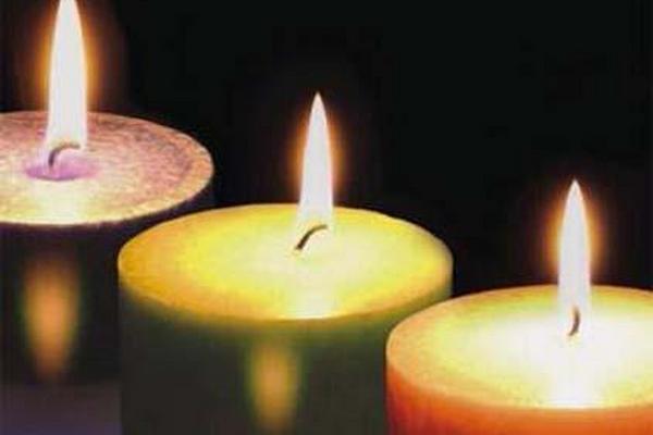 Encender velas de diferentes colores se atre la buena suerte