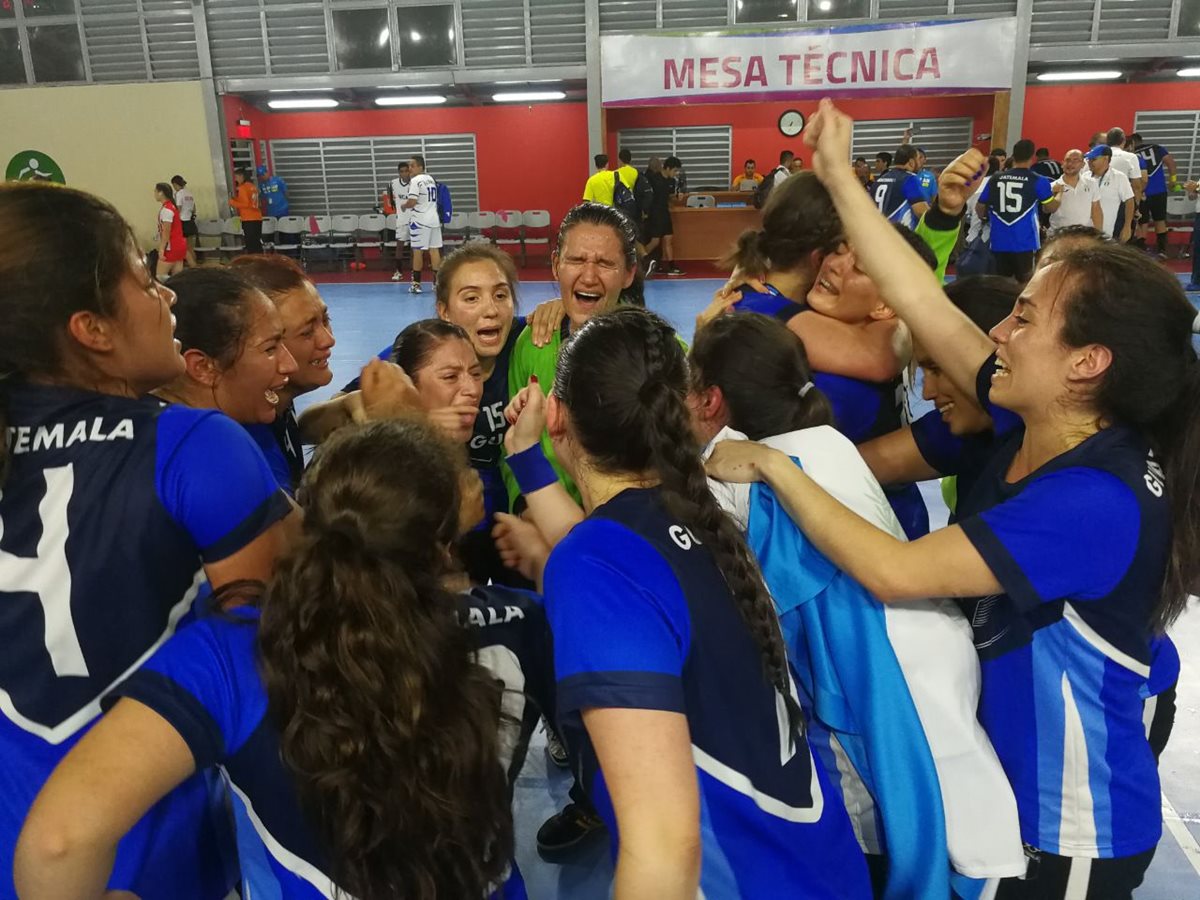 Guatemala derrotó a Costa Rica y festejó al final. (Foto Prensa Libre: Carlos Vicente)