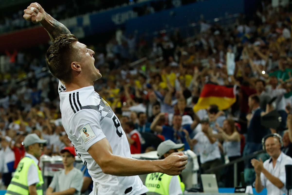 Kroos fue el héroe de los alemanes al cobrar un tiro libre de manera magistral. (Foto Prensa Libre: EFE)
