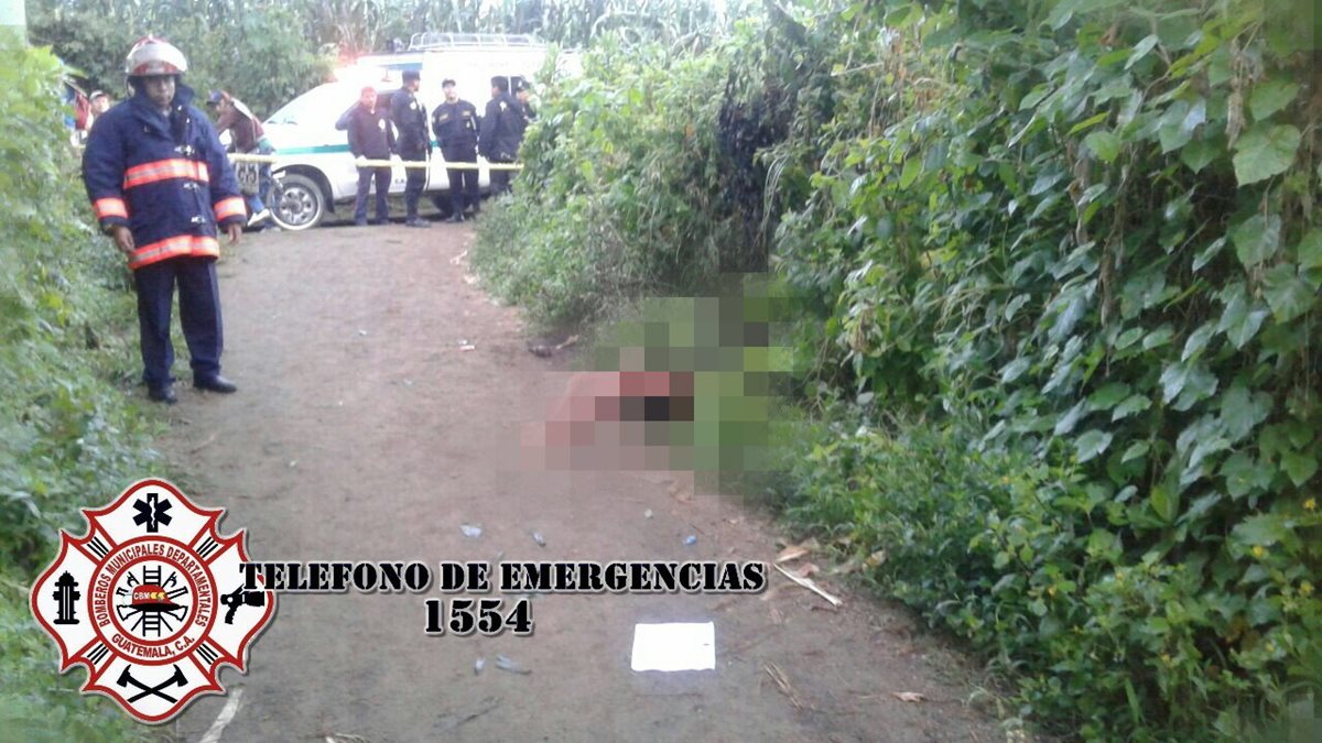Pobladores alertaron sobre el hallazgo de un cadáver carbonizado en Parramos, Chimaltenango. (Foto Prensa Libre: CBMD)