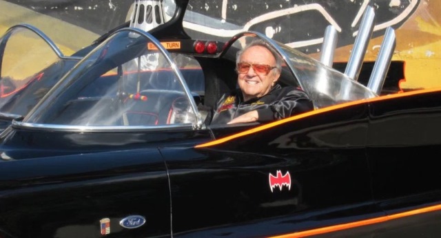 George Barris, el responsable de diseñar el icónico Batimóvil de 1966. (Foto Prensa Libre: AFP)