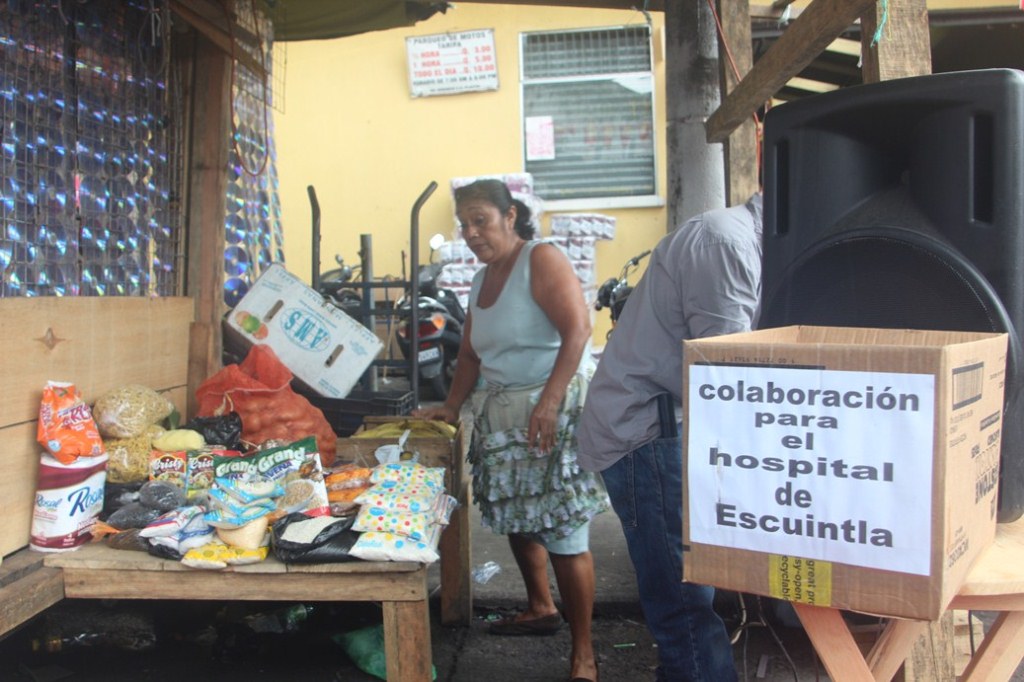 Parte de los víveres reunidos que serán entregados al Hospital Regional de Escuintla. (Foto Prensa Libre: Melvin Sandoval)