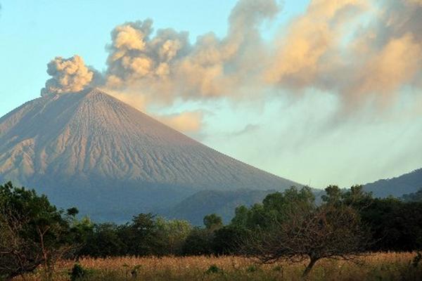 Vista del volcán San Cristobal ubicado en Chinandega, Nicaragua. (Foto Prensa Libre: AFP)