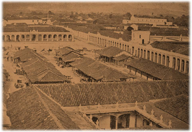 Vista de la Plaza de Armas hacia 1860 a la derecha se observa el Portal del Ayuntamiento. Foto tomada desde la Catedral. (Foto: Museo de Historia)
