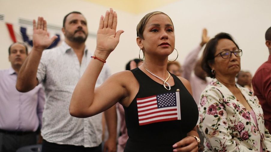Entre 2010 y 2017, el porcentaje de latinoamericanos mudándose a EE.UU. cayó al 38,9%. (GETTY IMAGES)