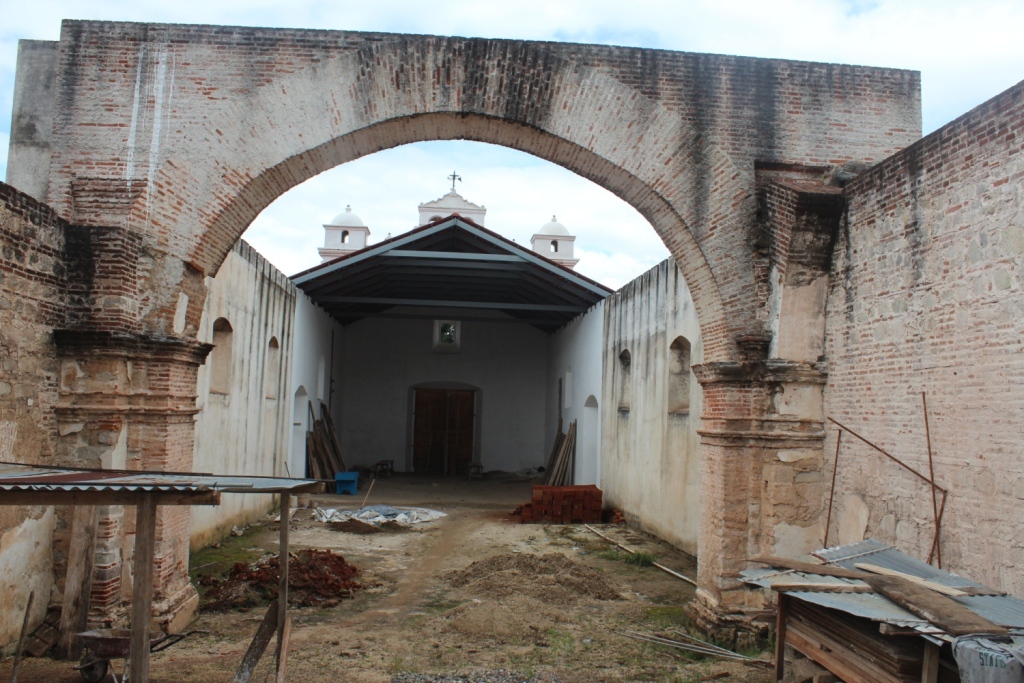 Parte del templo católico de San Andrés Semetabaj que ha sido restaurado. (Foto Prensa Libre: Édgar Sáenz)