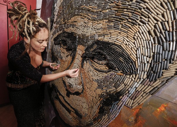 <em>Daria Marchenko utilizó 5 mil cartuchos. (Foto Prensa Libre:AFP).</em>