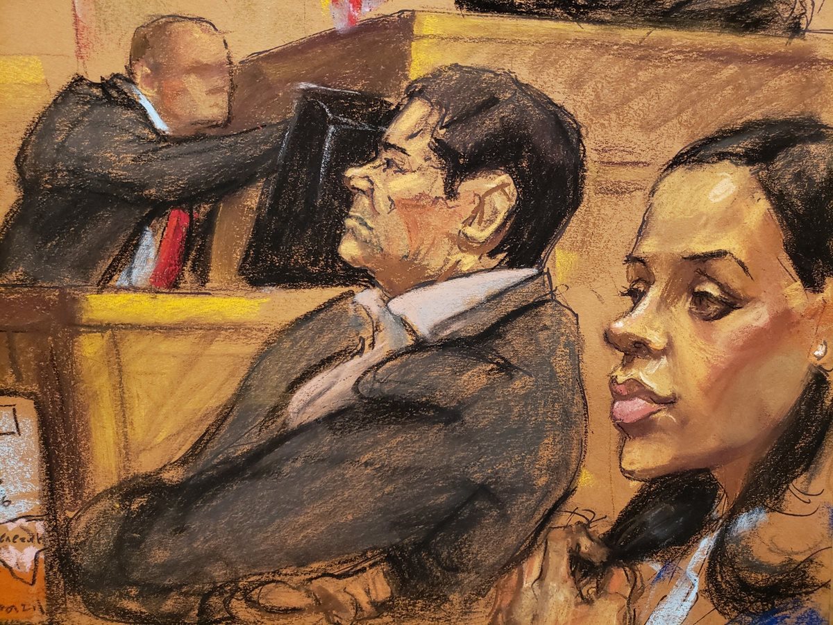 Dibujo donde aparece Emma Coronel (d) mientras sigue el juicio de su esposo, el narcotraficante mexicano Joaquín "El Chapo" Guzmán. (Autora: Jane Rosenberg, reproducido por EFE)