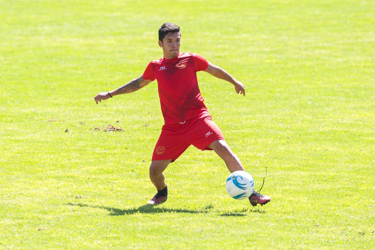 El salvadoreño Jaime Alas es una opción para los rojos el fin de semana. (Foto Prensa Libre: Novin Mendoza)