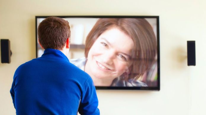 Si sabes cómo, puedes convertir el salón de tu casa en el lugar perfecto para hacer una videoconferencia. GETTY IMAGES