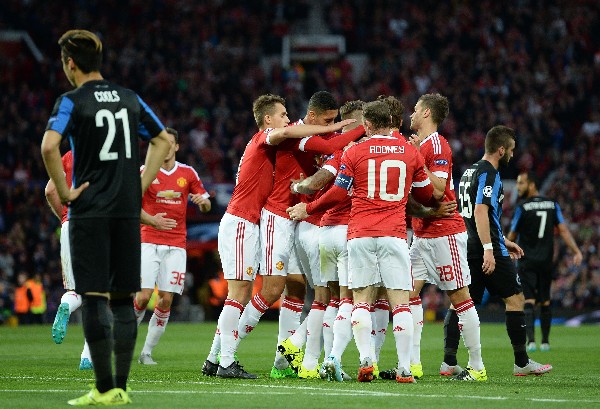 Los jugadores del Manchester United festejan el triunfo. (Foto Prensa Libre: AFP)