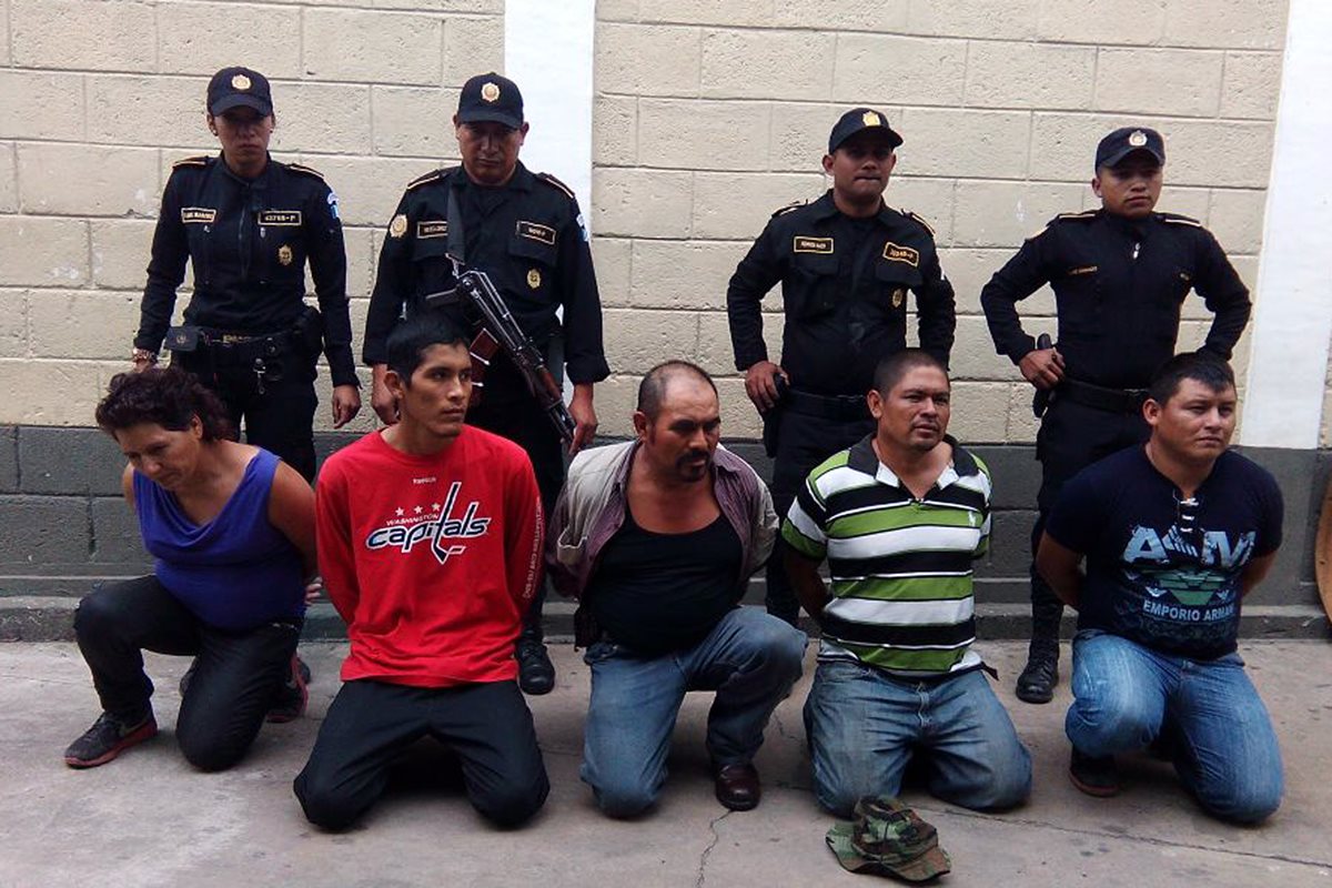 Los cinco capturados fueron remitidos a un juzgado de la cabecera de Jalapa. (Foto Prensa Libre: Hugo Oliva)