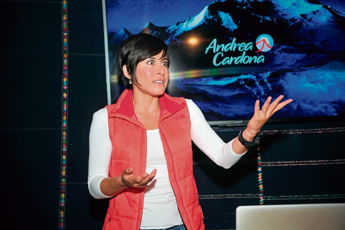 Andrea Cardona durante la conferencia a la prensa donde compartió su nuevo expedición. (Foto Prensa Libre: Eduardo González)
