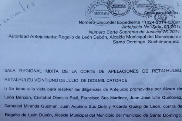 Resolución contra Rogelio de León Dubón, alcalde de Santo Domingo Suchitepéquez, Suchitepéquez. (Foto Prensa Libre: Omar Méndez).