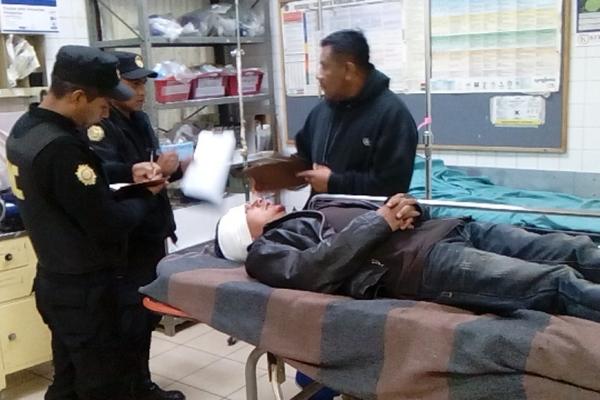 Los heridos fueron trasladados al Hospital Nacional de Chimaltenango. (Foto Prensa Libre: Víctor Chamalé)