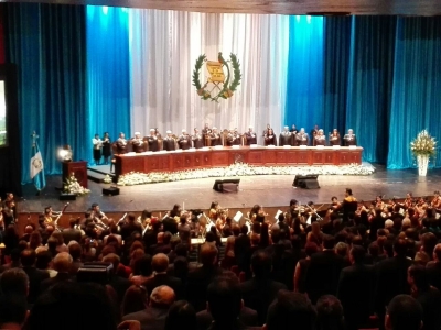 Gloria Porras toma la presidencia de la CC por el período 2014-2015. (Foto Prensa Libre: Edwin Bercián)