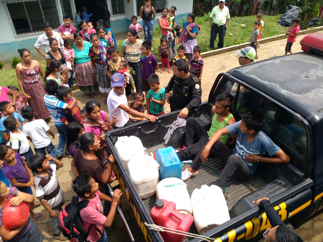 Pobladores de Chicacao retienen, azotan y entregan a la Policía a dos jóvenes, por haber saqueado vivienda