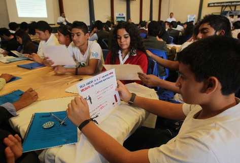 Estudiantes de colegios debaten  para incluir propuestas en  la Consulta sobre Prevención de la Violencia para la Adolescencia  y la Juventud.