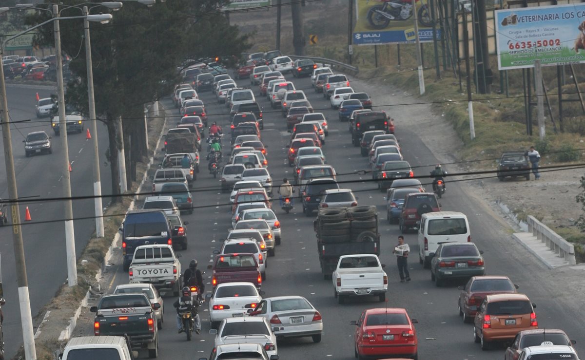 El consumo de gasolina y diésel empieza a recuperase en Guatemala y se proyecta un crecimiento con respecto a 2020. (Foto Prensa Libre: Hemeroteca)  