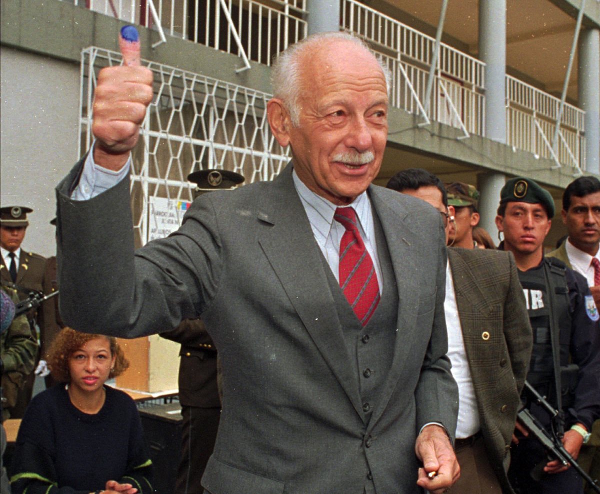 El expresidente de Ecuador (1992-1996) y exalcalde de Quito Sixto Durán Ballén falleció el martes. (Foto Prensa Libre: EFE)