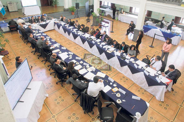 Los comisionados para elegir candidatos a magistrados para la CSJ  aprueban el formulario de presentación de denuncias y el de revisión.