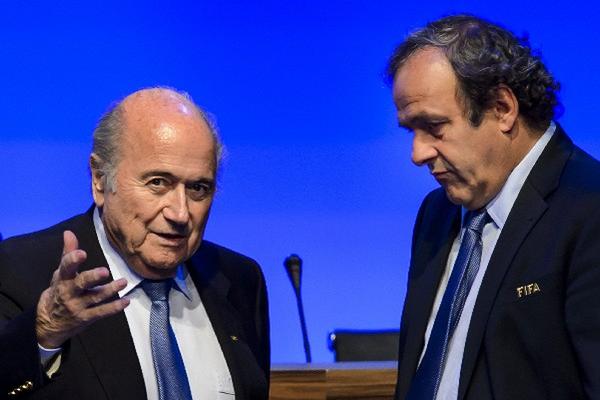 Michel Platini, presidente de la UEFA, dijo que no apoyará más a Joseph Blatter para la presidencia de FIFA. (Foto Prensa Libre: AFP)