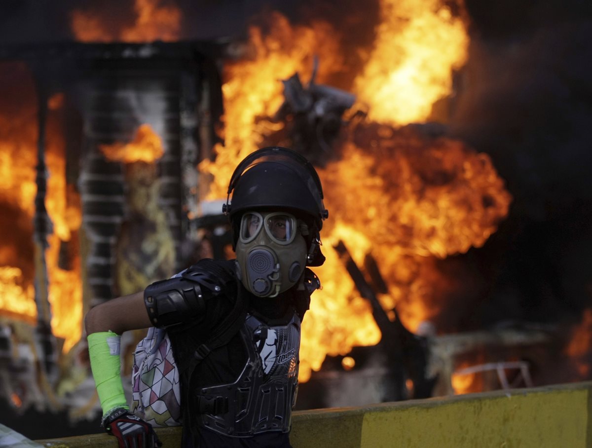 Opositores llaman a arreciar protestas contra Maduro. (Foto Prensa Libre: AP)