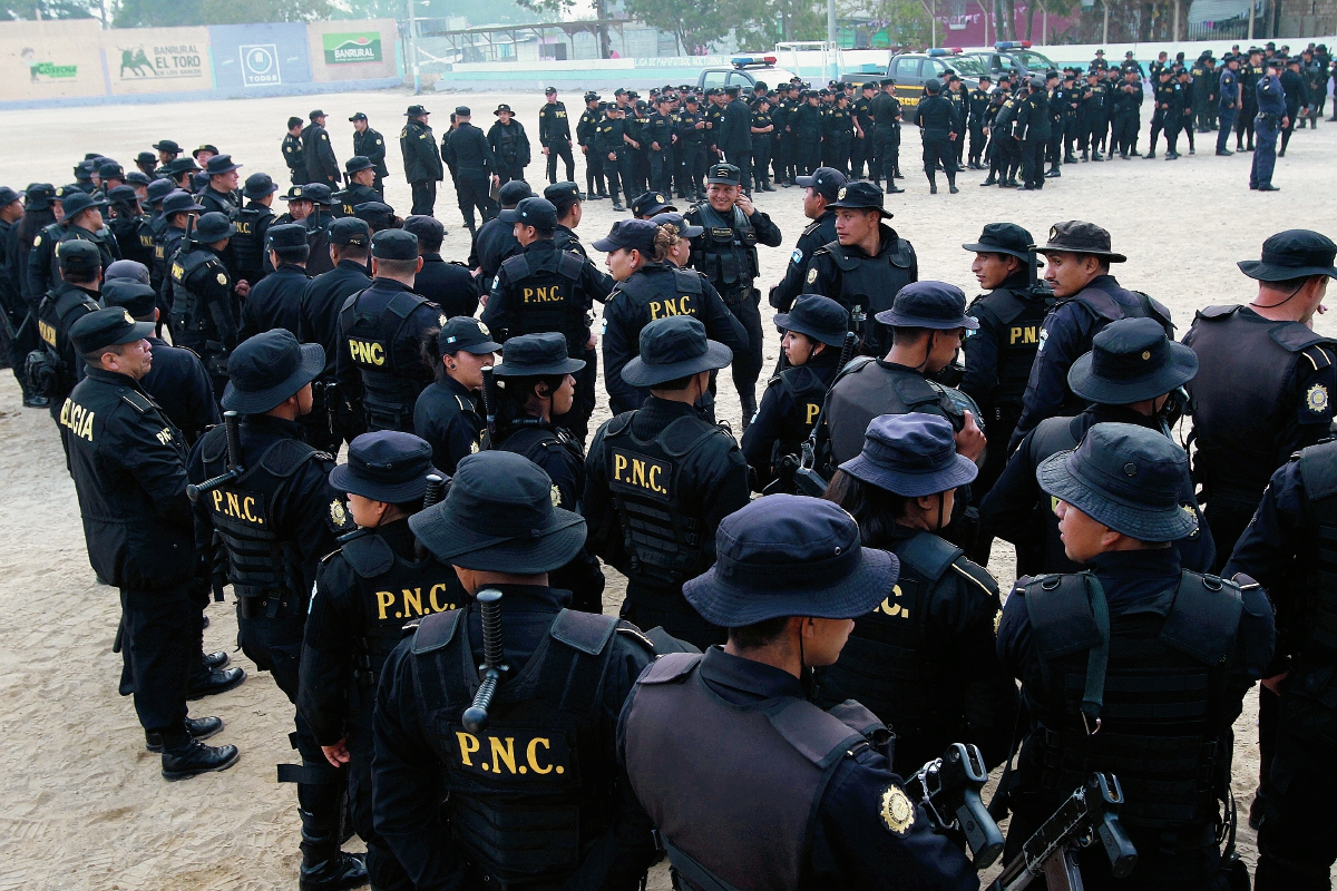 La PNC busca integrar más mandos policiales en la institución. (Foto Prensa Libre: Hemeroteca PL)