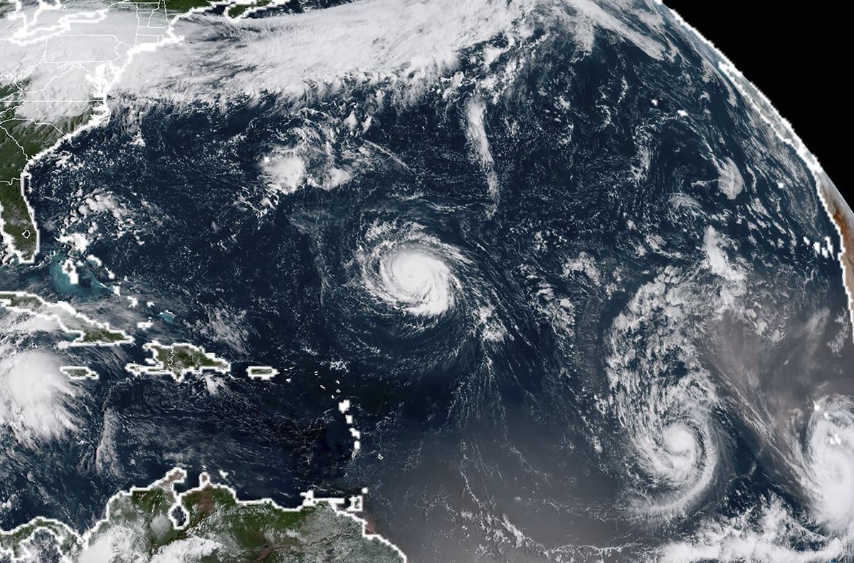 Imagen satelital de Huracán Florence, Tormenta Tropical Isaac y Tormenta Tropical Helene en el Océano Atlántico. (Foto Prensa Libre: AFP)