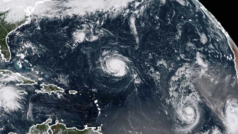 Imagen satelital de Huracán Florence, Tormenta Tropical Isaac y Tormenta Tropical Helene en el Océano Atlántico. (Foto Prensa Libre: AFP)