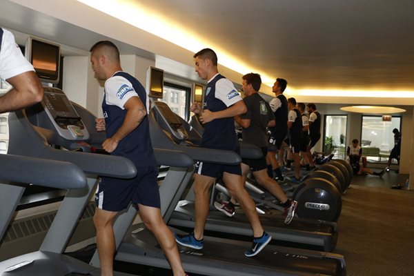 Los jugadores de la Selección Nacional se ejercitaron en el gimnasio del hotel. (Foto Prensa Libre: Cortesía CDG)
