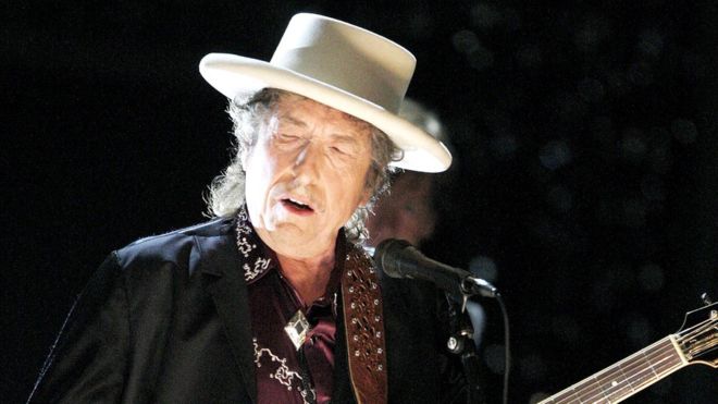 Bob Dylan ganó el Nobel de Literatura por su creación de "nuevas expresiones poéticas dentro de la gran tradición de la canción estadounidense". (GETTY IMAGES).