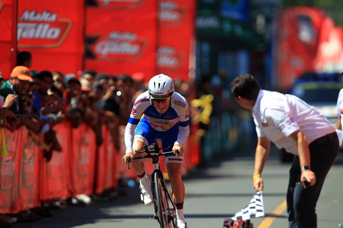 El guatemalteco Manuel Rodas realizó el mejor tiempo en la cuarta etapa de la Vuelta a Guatemala. (Foto Prensa Libre: Carlos Vicente)