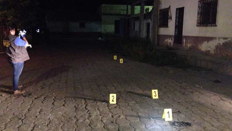 El crimen fue cometido en el barrio Viñas del Mar. (Foto Prensa Libre: Rolando Miranda)