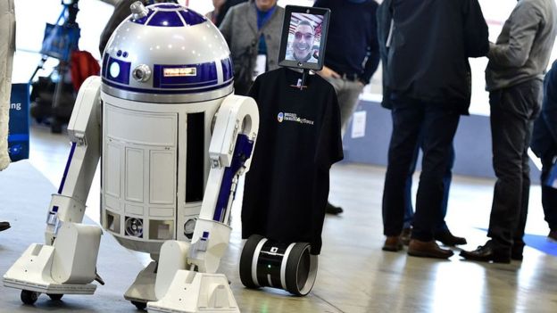 El robot de Knightscope recuerda a R2-D2, el mítico personaje de "La guerra de las galaxias". AFP