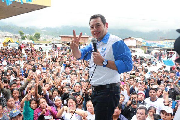 Jimmy Morales durante un acto público en la campaña electoral del 2015. Él era el secretario general del partido. (Foto Prensa Libre: Facebook Jimmy Morales)