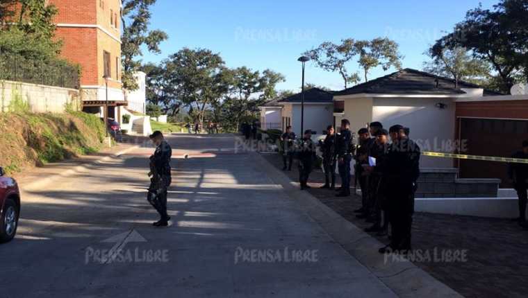 El ataque contra los investigadores fue en el condado El Naranjo, zona 4 de Mixco. (Foto Prensa Libre: Estuardo Paredes)
