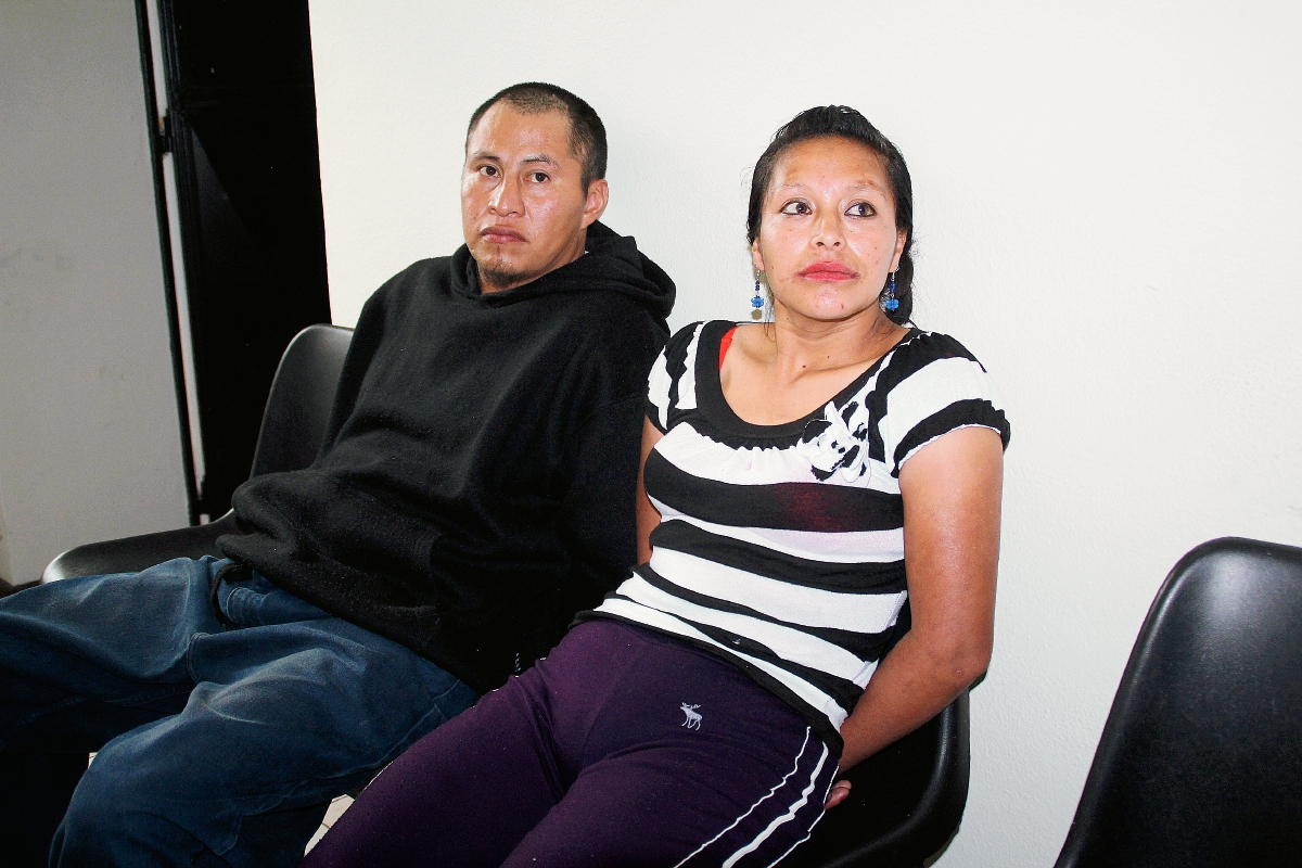 Rodrigo David Ramírez Gómez y Martha Hernández Calmo fueron detenidos en el caserío Pajón, Todos Santos Cuchumatán, Huehuetenango. (Foto Prensa Libre: Mike Castillo)